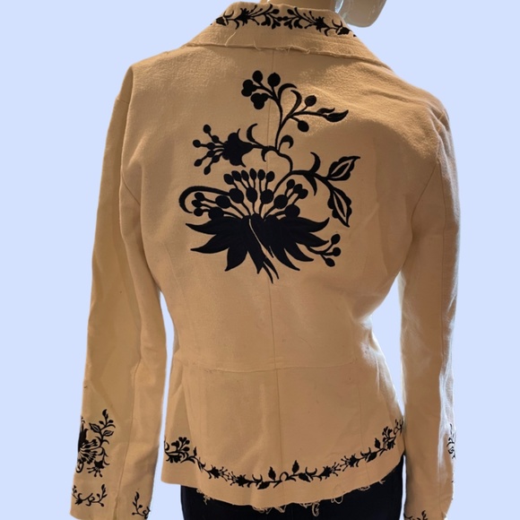 Artisan Embroidered Cotton Jacket | White & Black | Size 4 - Picture 3 of 6